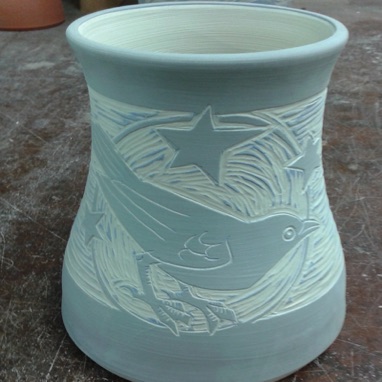 Sgraffito blackbird vase